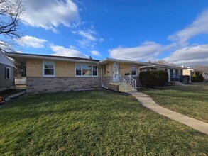 Building Photo - 7230 Beech Ave