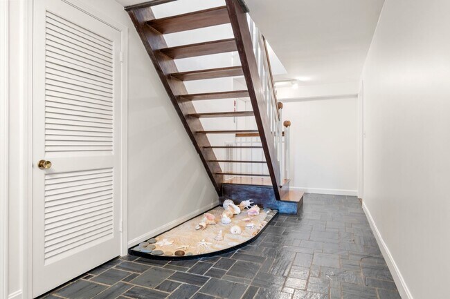 Foto del edificio - Year-round living on the shores of White B...