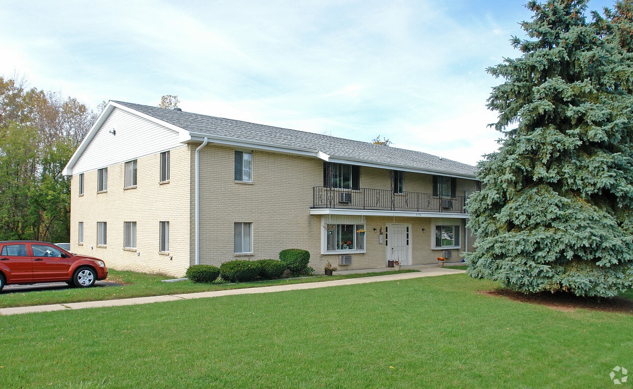 4326 Kennedy Dr, Racine, WI 53404 Apartments in Racine, WI