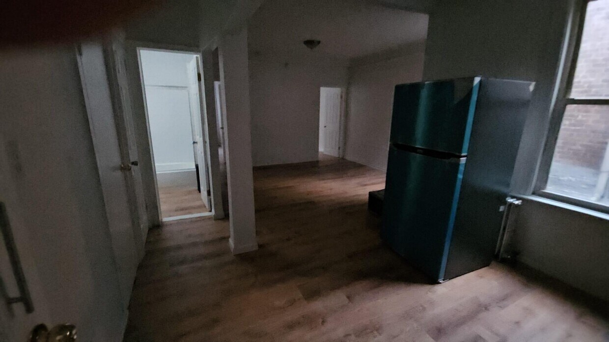 Foto principal - 7817 Roosevelt Ave