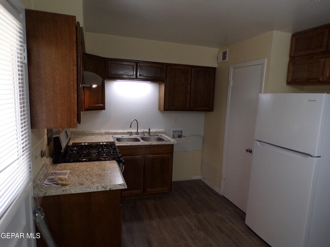 Foto del edificio - 4114 Moonlight Ave