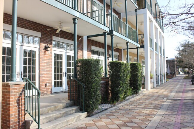 Foto del edificio - 108 S Alcaniz St