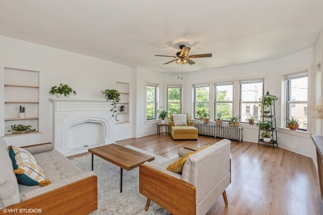 Foto del edificio - 5638 N Christiana Ave