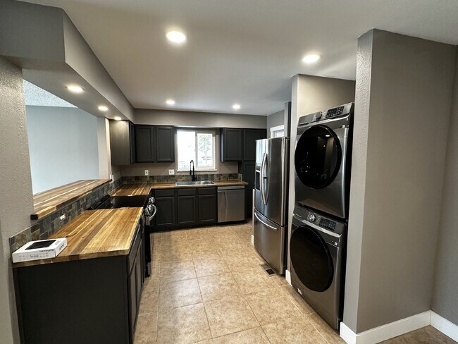 Foto del edificio - 3231 S Garland Way