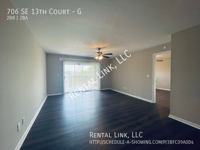 Building Photo - 706 SE 13th Ct