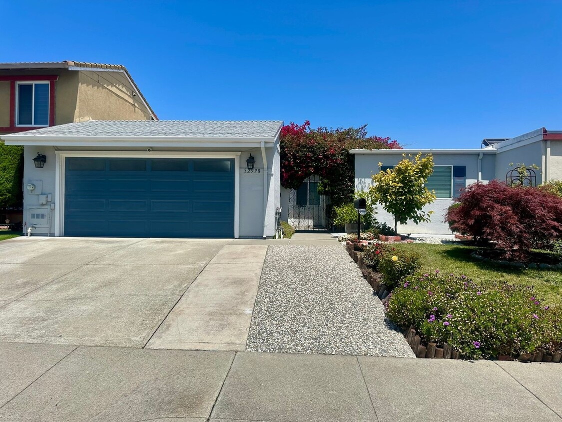 Gorgeous 4 BEDROOM 2 BATH ! - Gorgeous 4 BEDROOM 2 BATH !