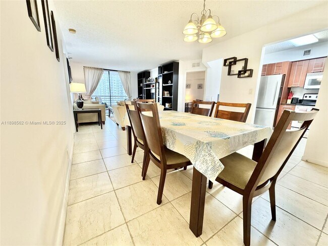 Foto del edificio - 3300 NE 191st St