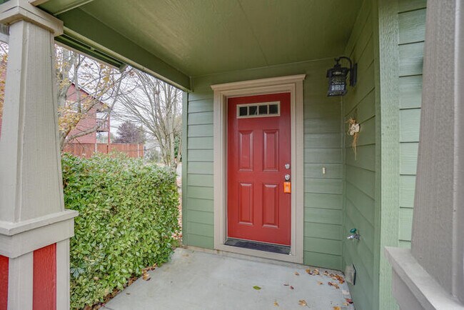 Foto del edificio - BEAUTIFUL NEWER THREE BEDROOM HOME IN HAZE...