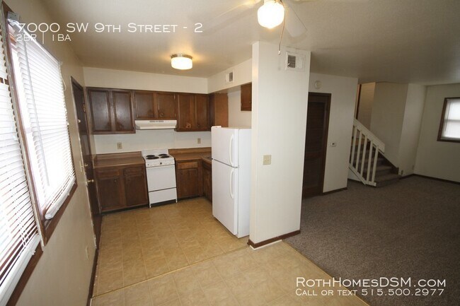 Building Photo - Townhouse Available Today Across from Zoo