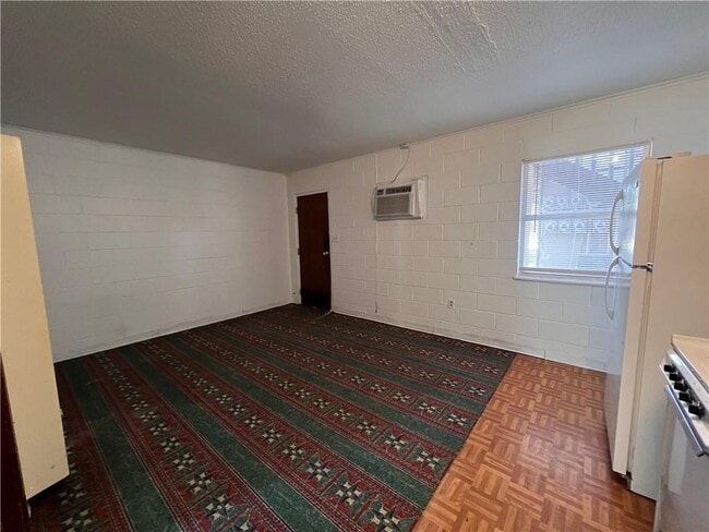 Building Photo - 601 N Bradley St