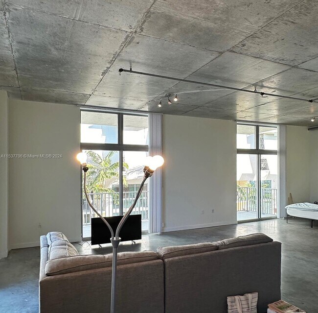 Building Photo - 2100 Van Buren St
