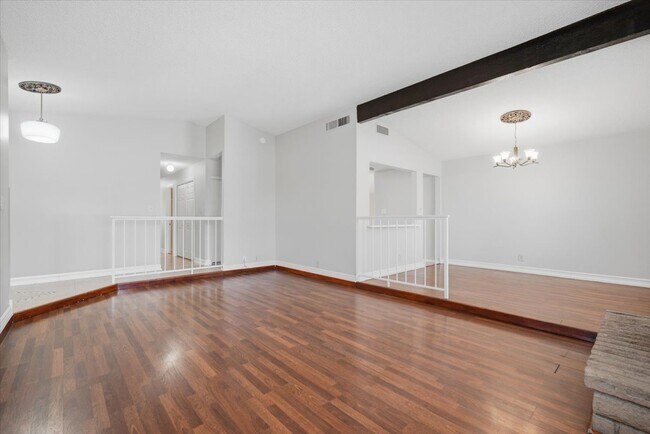 Foto del edificio - 5389 Kalmia Dr