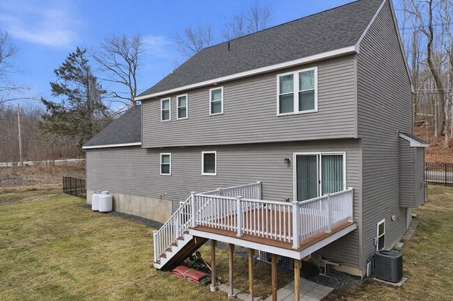 Building Photo - 129 Quinapoxet St