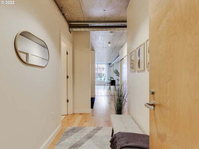 Foto del edificio - 1926 W Burnside St