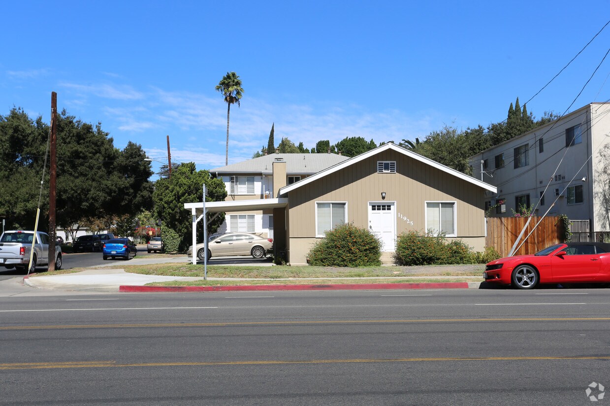 Foto principal - 11925 Burbank Blvd