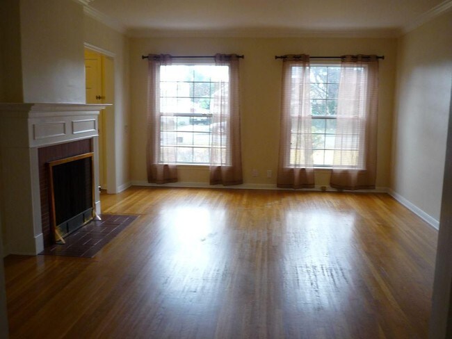 Building Photo - 409 Adelyn Dr