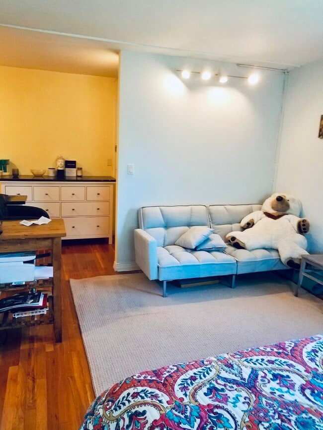 Building Photo - 400 Fairview Ave