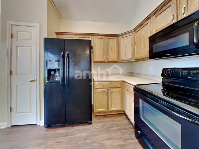 Foto del edificio - 1616 Sawmill Creek Ln
