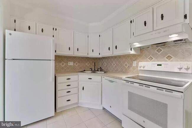 Photo - 221 Crocker Dr Apartment