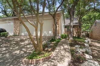 Building Photo - 8310 Summerwood Dr
