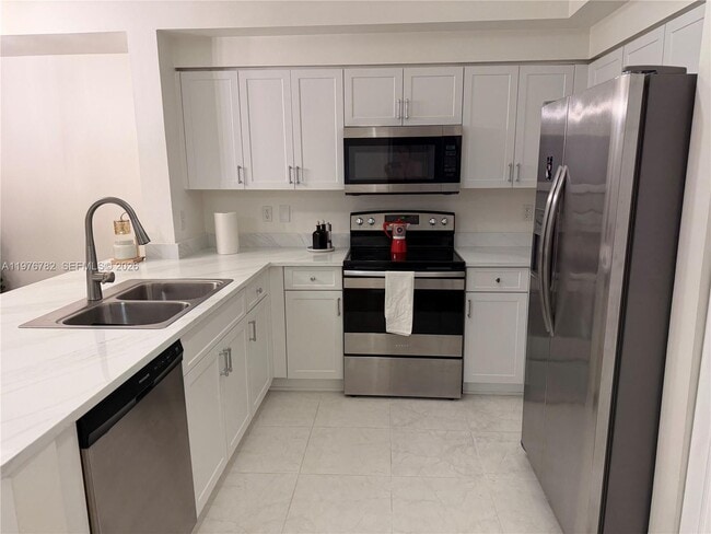 Foto del edificio - 6851 SW 44th St