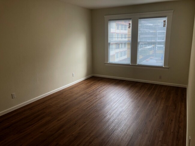 Foto del edificio - 1040 Steiner St