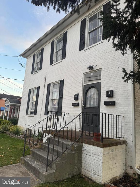 Foto del edificio - 113 E Main St