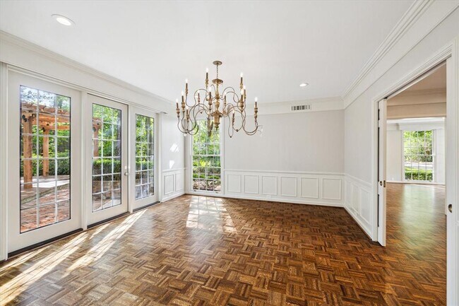 Building Photo - 8 Pine Forest Cir