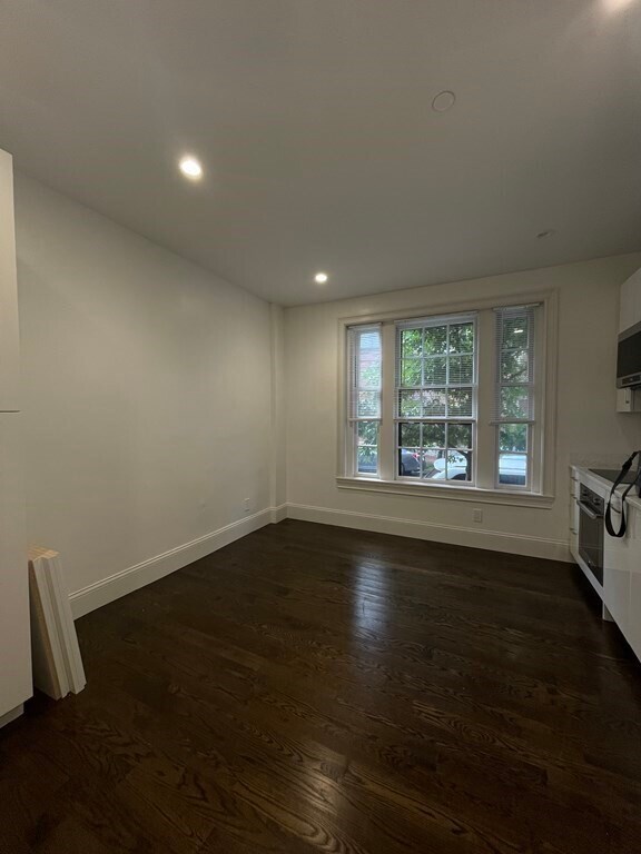 Building Photo - 152 Mt Vernon St