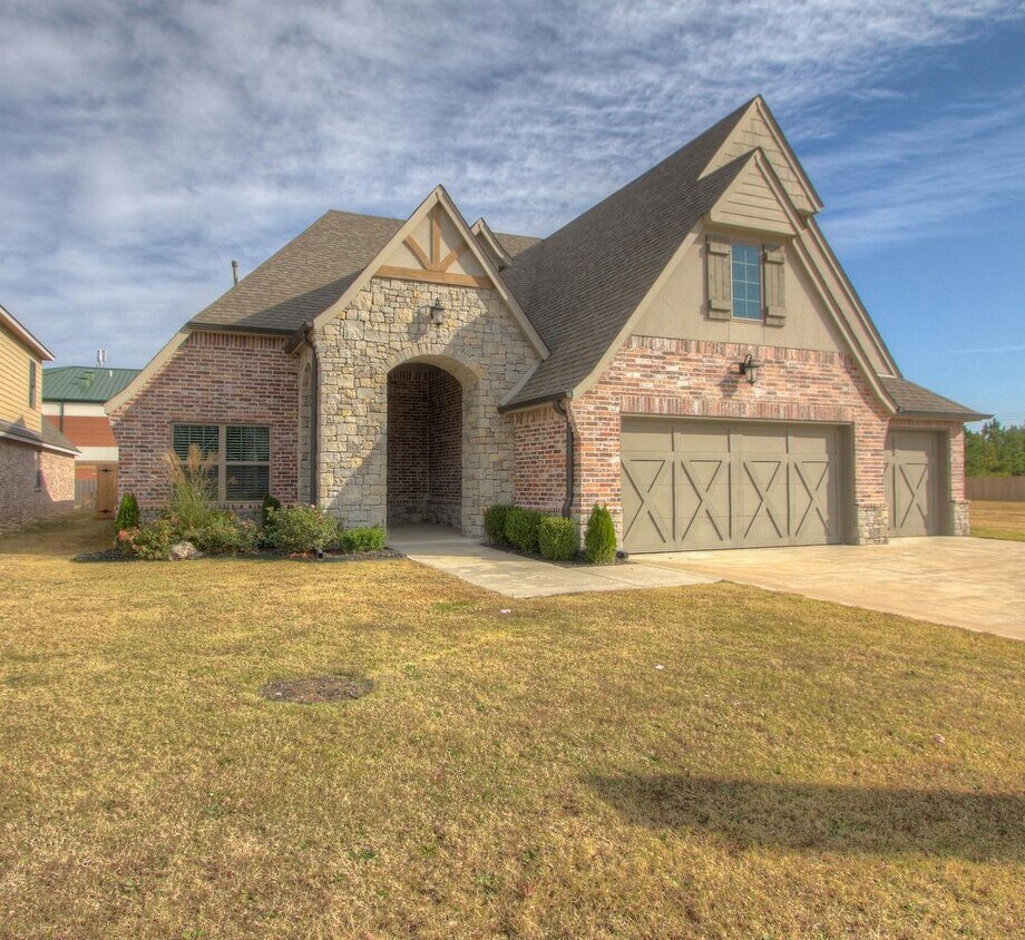 Foto principal - 12045 South 68th East Avenue