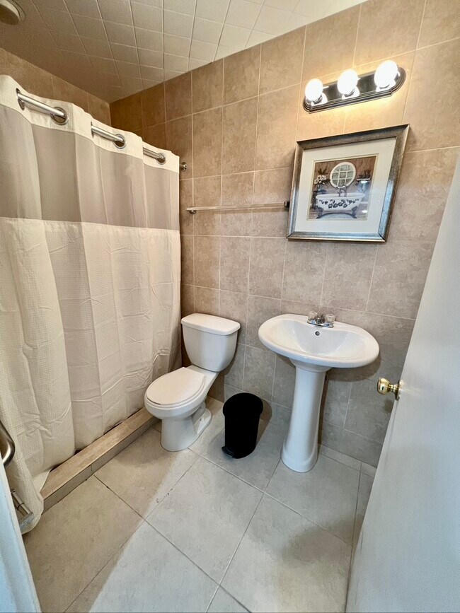 Hallway Bathroom - 3411 SW 24th St