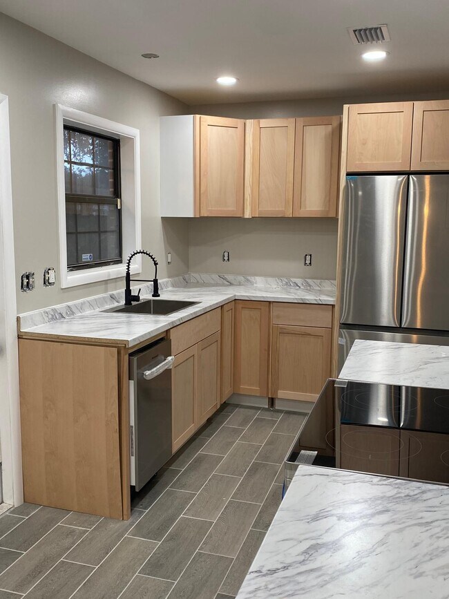 Foto del edificio - 2706 Canary Dr