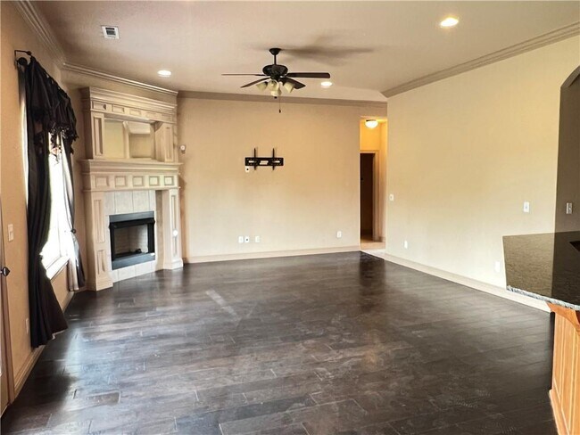 Building Photo - 4902 SW Golden Eagle Ave