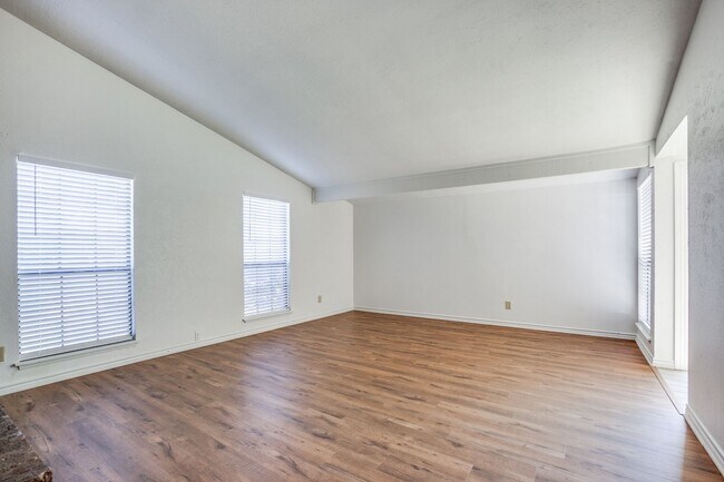 Foto del edificio - 960 Lockhart Dr