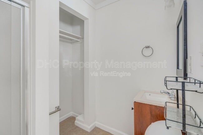 Building Photo - 1225 Euclid Ave NE