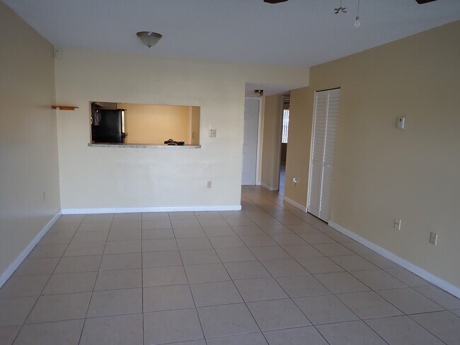 Building Photo - 621 SW 113th Way