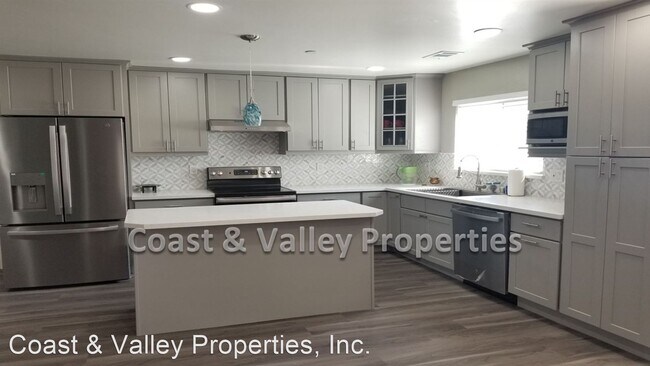Building Photo - 3 br, 2 bath House - 1018 El Camino Real N.
