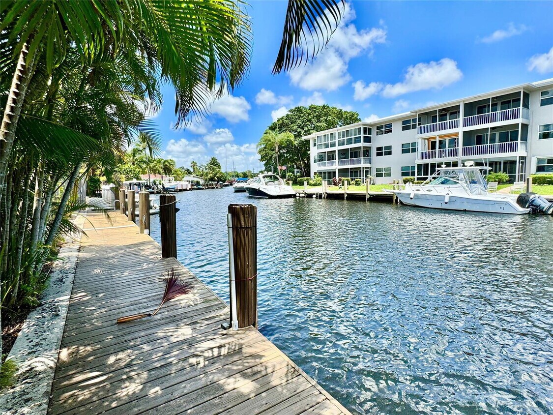 Primary Photo - 1121 SW 12th Ct
