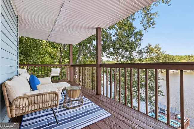 Foto del edificio - 8470 Lake Dr