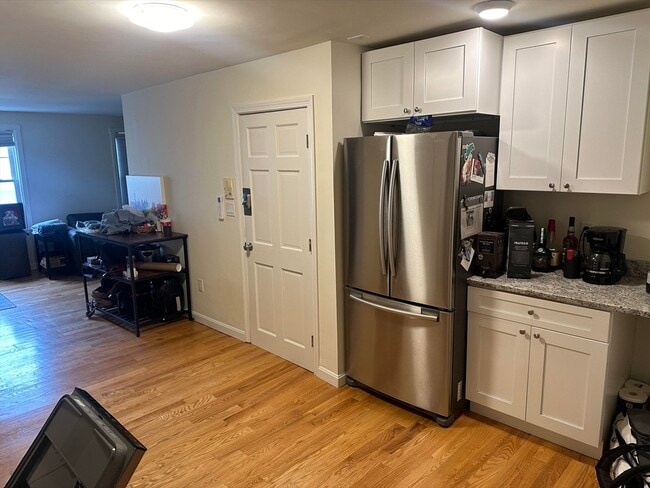 Building Photo - 520 E 3rd St