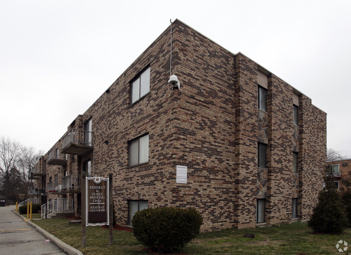Primary Photo - Rapid Run Villa Apartments