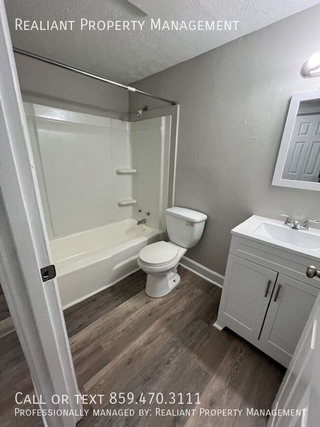 Building Photo - 209 Lakeshore Dr