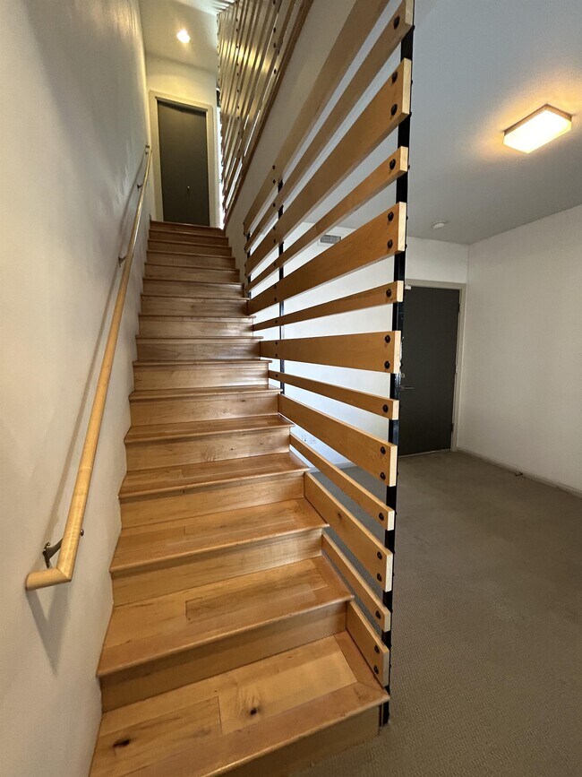 Building Photo - 339 Platinum St SW