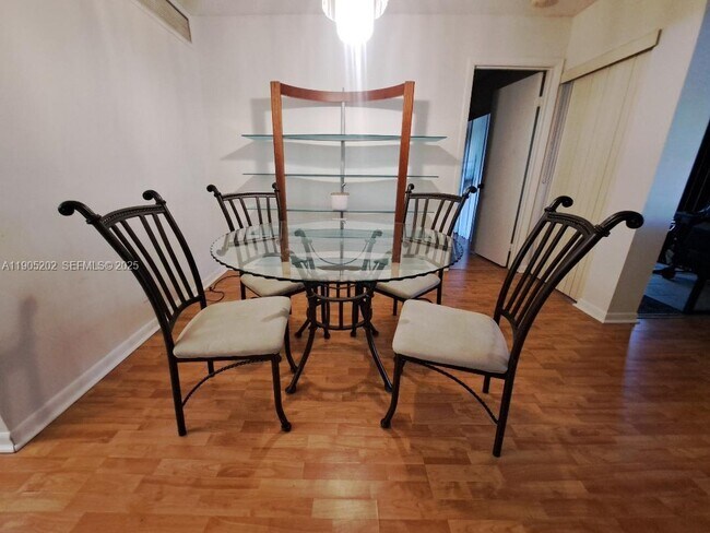 Foto del edificio - 11532 NW 10th St