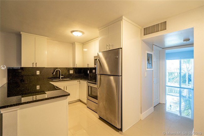 Building Photo - 1986 Biarritz Dr