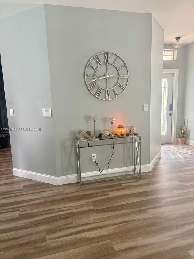 Foto del edificio - 17011 NW 13th St