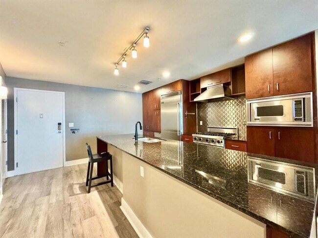 Foto del edificio - 1120 E Kennedy Blvd