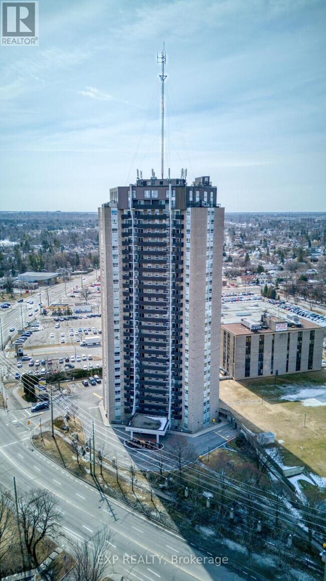 Photo du bâtiment - 1380 Prince of Wales Dr