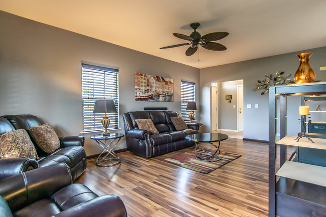 Building Photo - 2301 Summerlin Dr