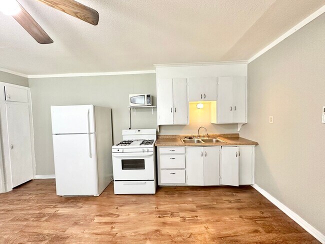 Foto del edificio - 2615 N Elm St